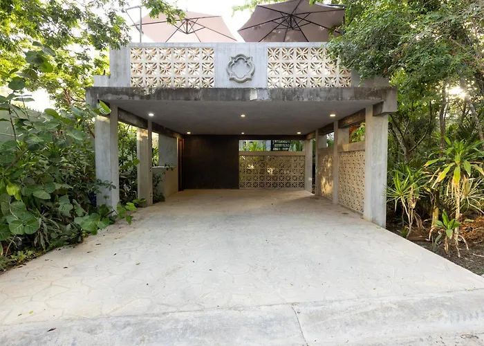 Casa Halo - Mansion, Nightclub, Pool, Sonos, Gated, Staff