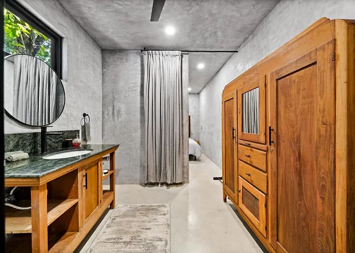 Casa Halo - Mansion, Nightclub, Pool, Sonos, Gated, Staff *