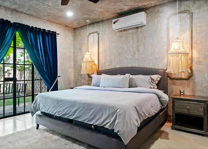 Casa Halo - Mansion, Nightclub, Pool, Sonos, Gated, Staff