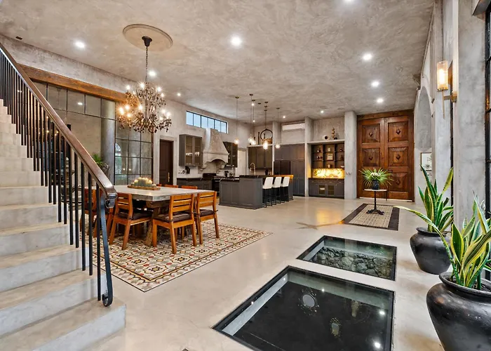 Casa Halo - Mansion, Nightclub, Pool, Sonos, Gated, Staff *