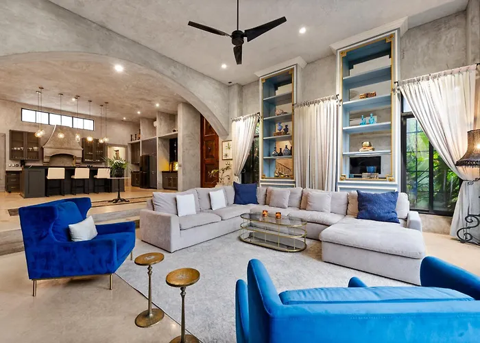 Casa Halo - Mansion, Nightclub, Pool, Sonos, Gated, Staff *