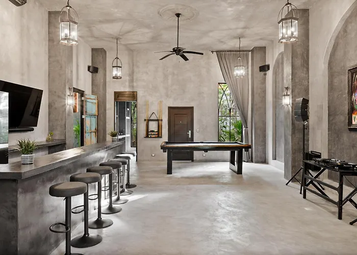Casa Halo - Mansion, Nightclub, Pool, Sonos, Gated, Staff Pousada *