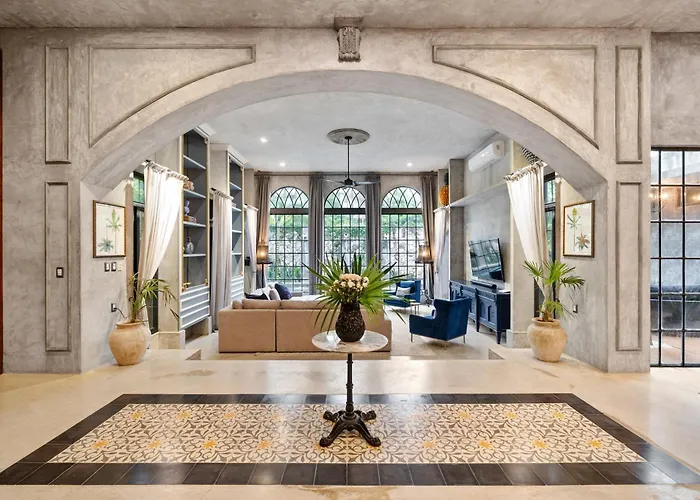 Casa Halo - Mansion, Nightclub, Pool, Sonos, Gated, Staff Villa *