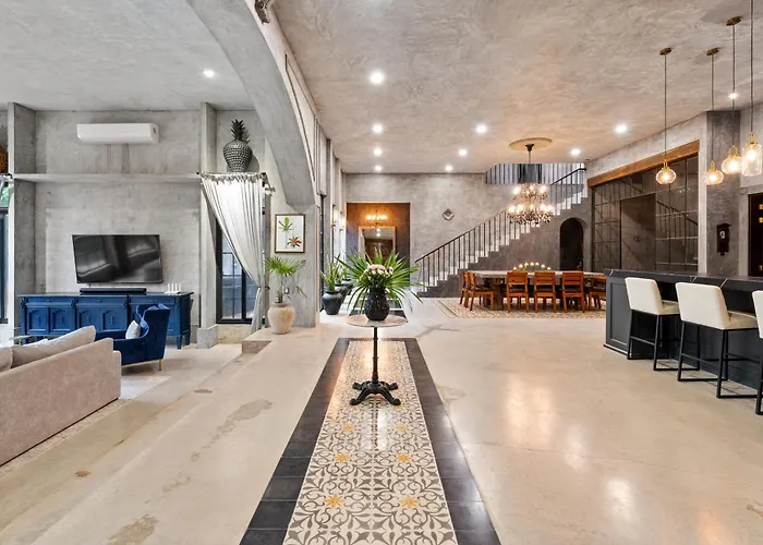 Casa Halo - Mansion, Nightclub, Pool, Sonos, Gated, Staff Pousada *